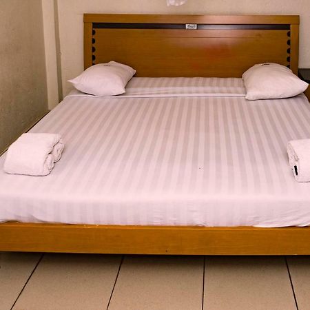 Aponye Hotel Kampala Ngoại thất bức ảnh