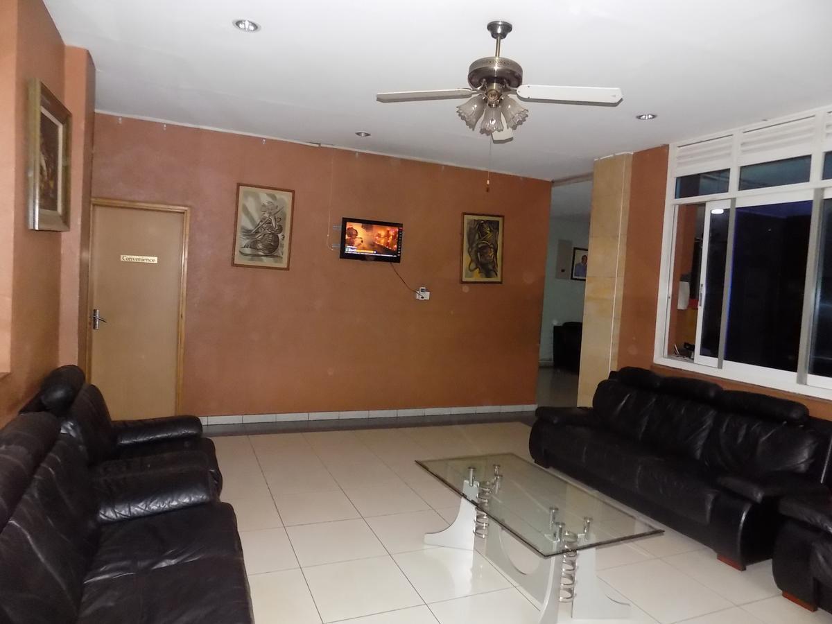 Aponye Hotel Kampala Ngoại thất bức ảnh
