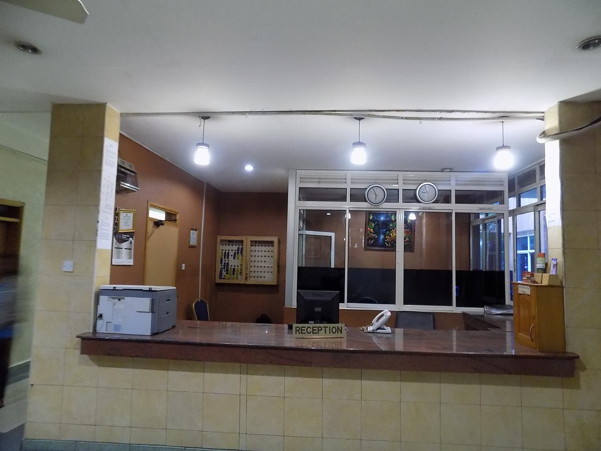 Aponye Hotel Kampala Ngoại thất bức ảnh
