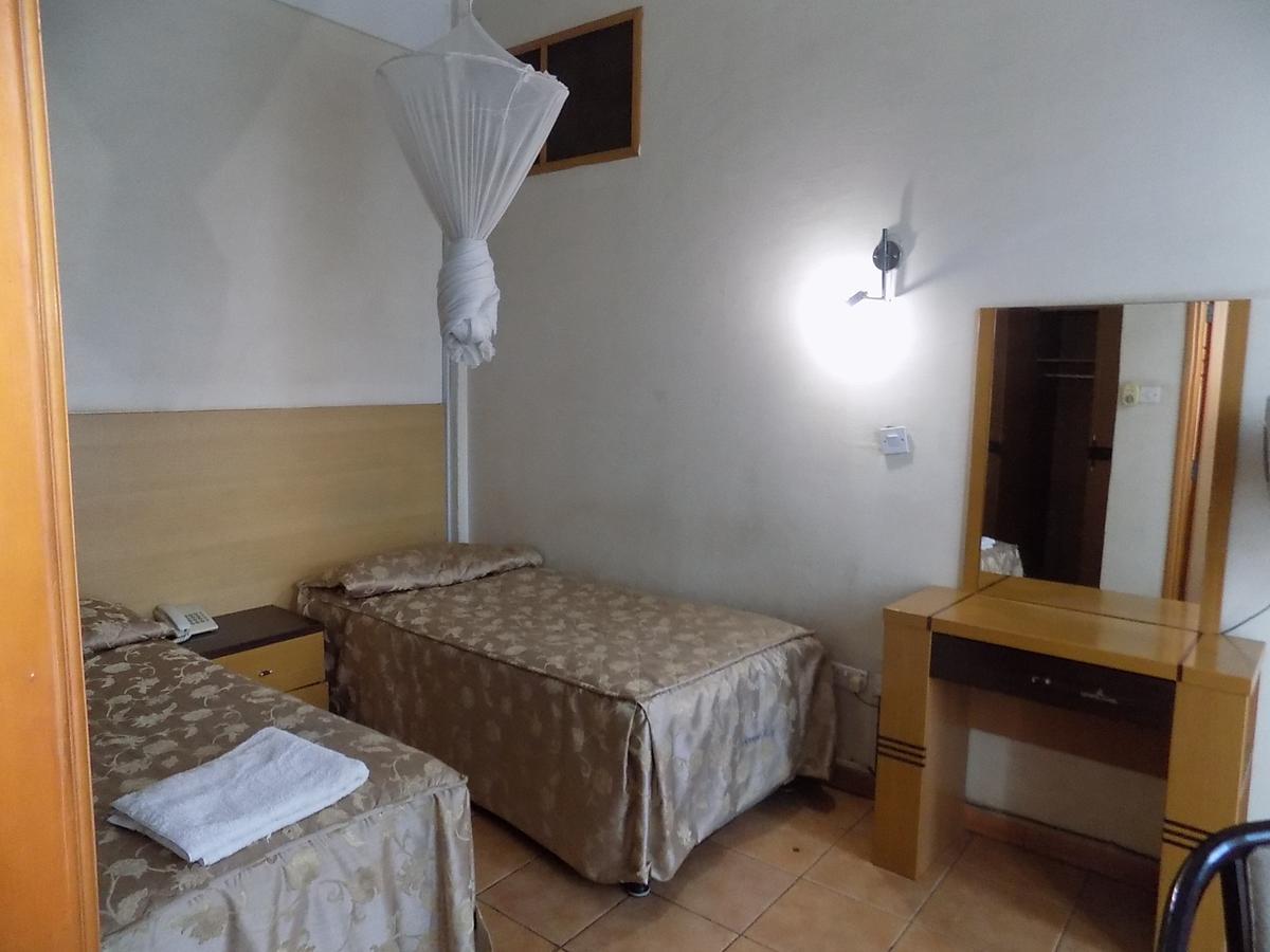 Aponye Hotel Kampala Ngoại thất bức ảnh