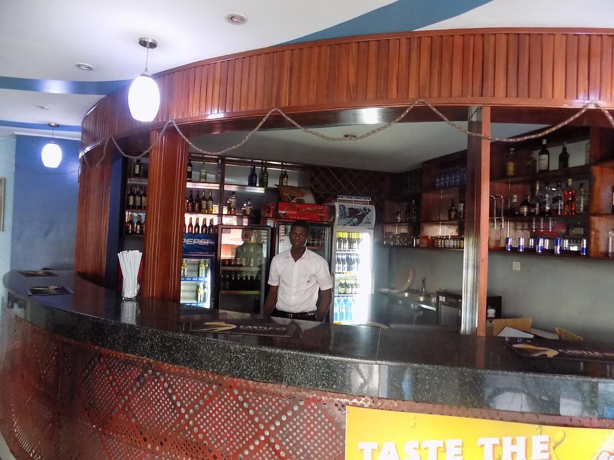 Aponye Hotel Kampala Ngoại thất bức ảnh