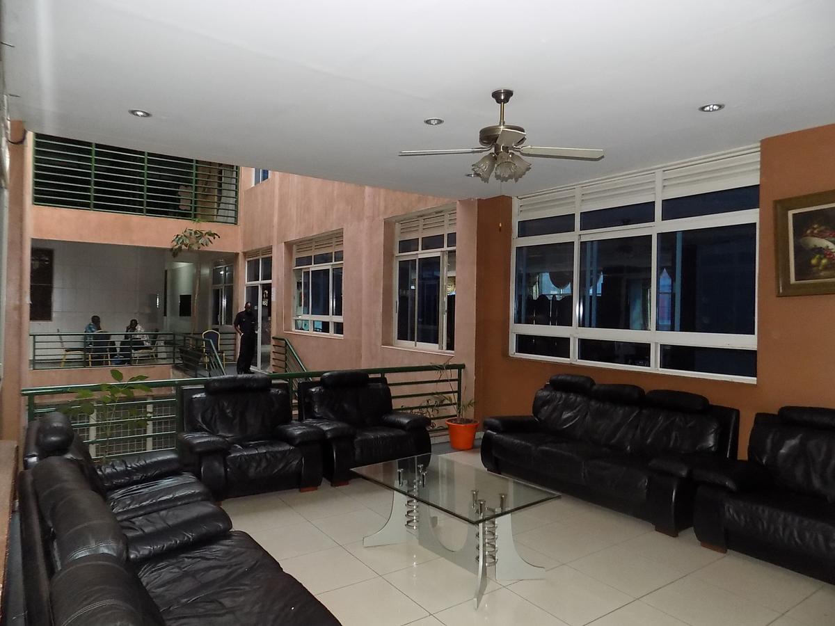 Aponye Hotel Kampala Ngoại thất bức ảnh