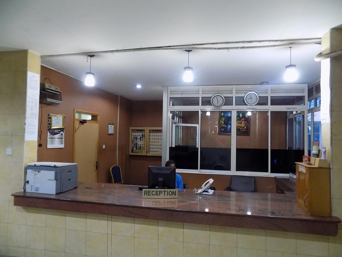 Aponye Hotel Kampala Ngoại thất bức ảnh