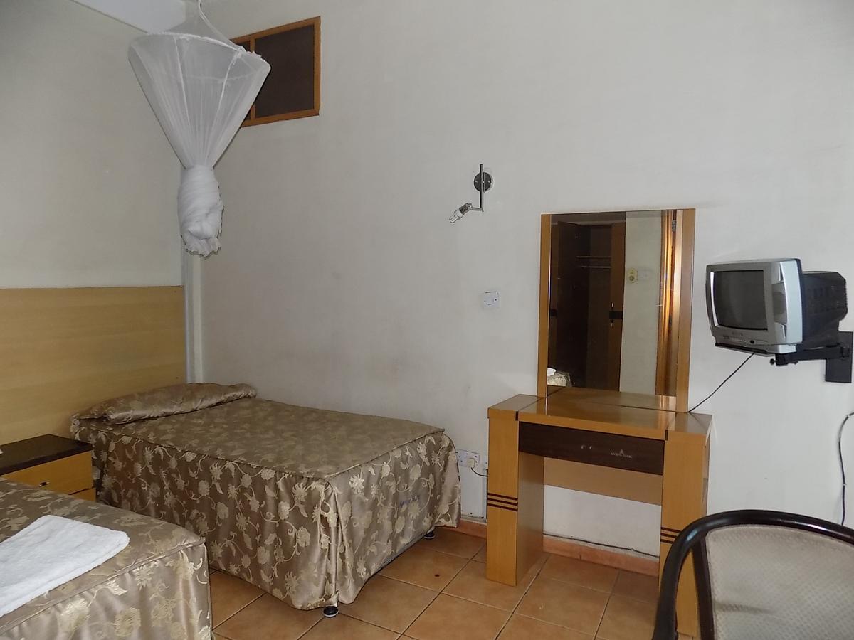 Aponye Hotel Kampala Ngoại thất bức ảnh