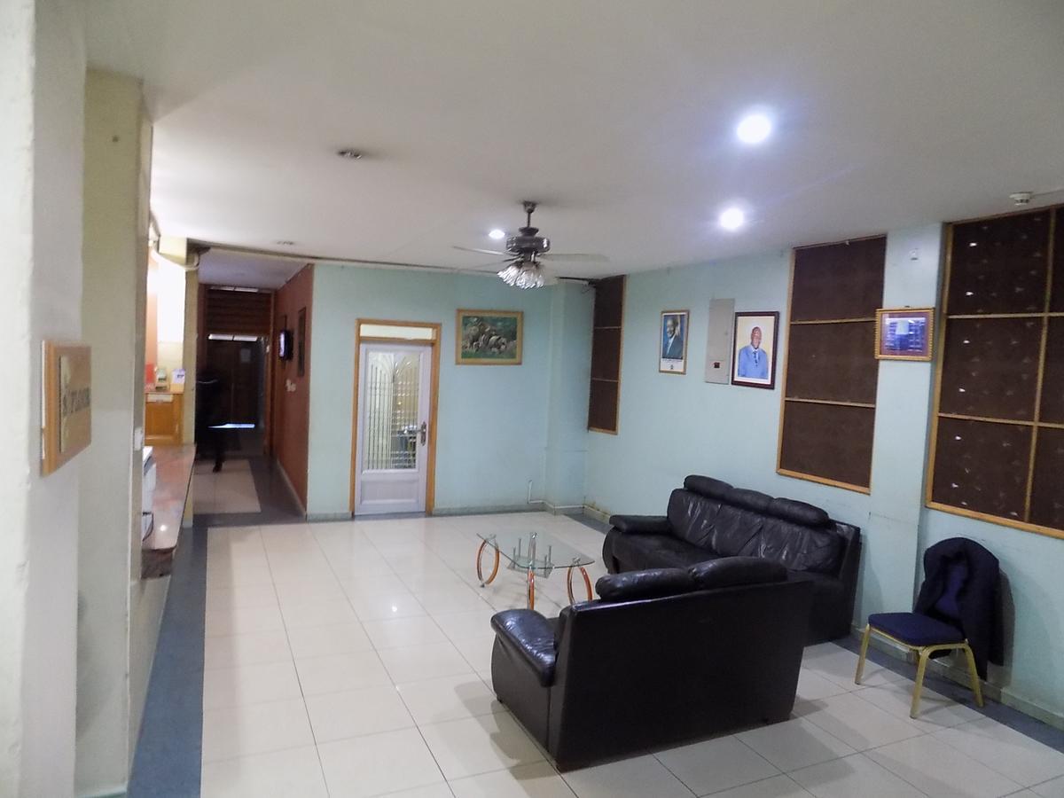 Aponye Hotel Kampala Ngoại thất bức ảnh