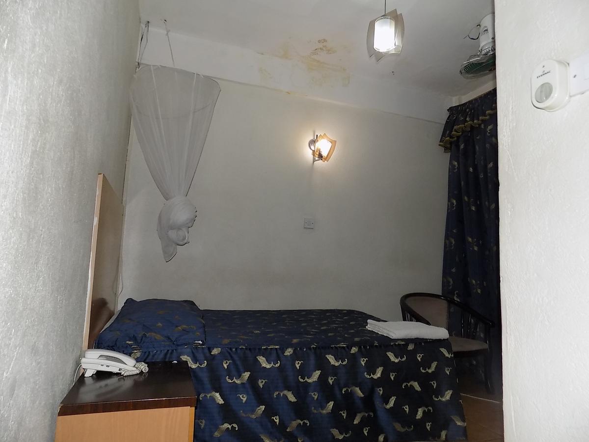 Aponye Hotel Kampala Ngoại thất bức ảnh