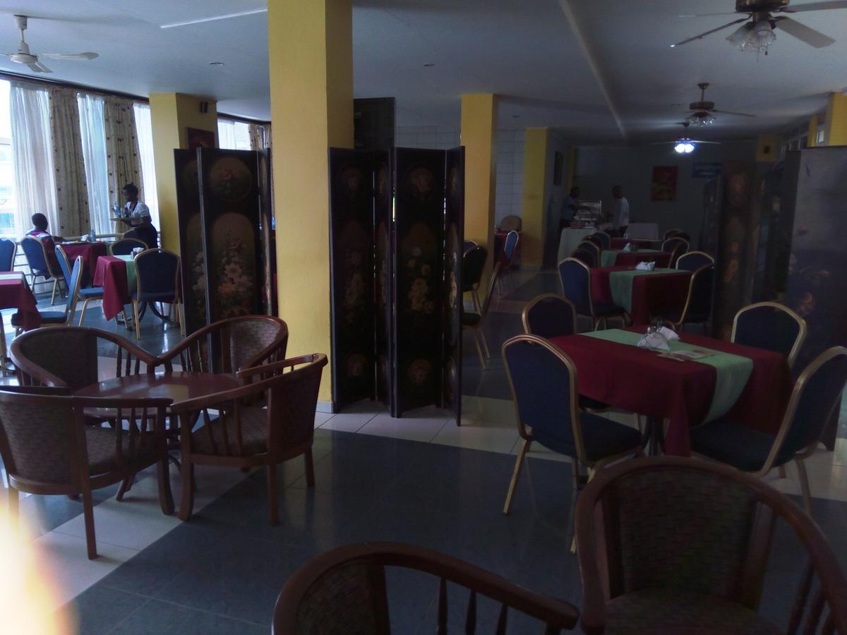 Aponye Hotel Kampala Ngoại thất bức ảnh