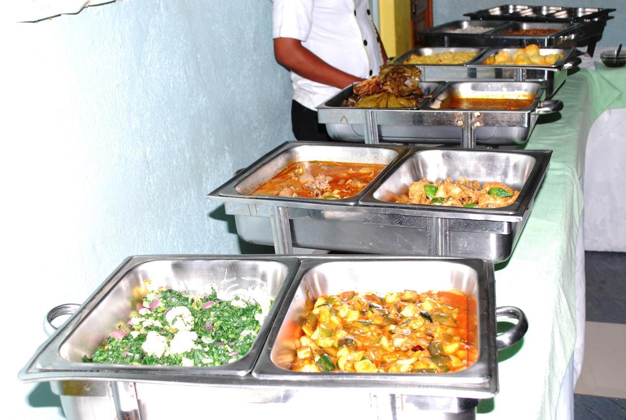 Aponye Hotel Kampala Ngoại thất bức ảnh