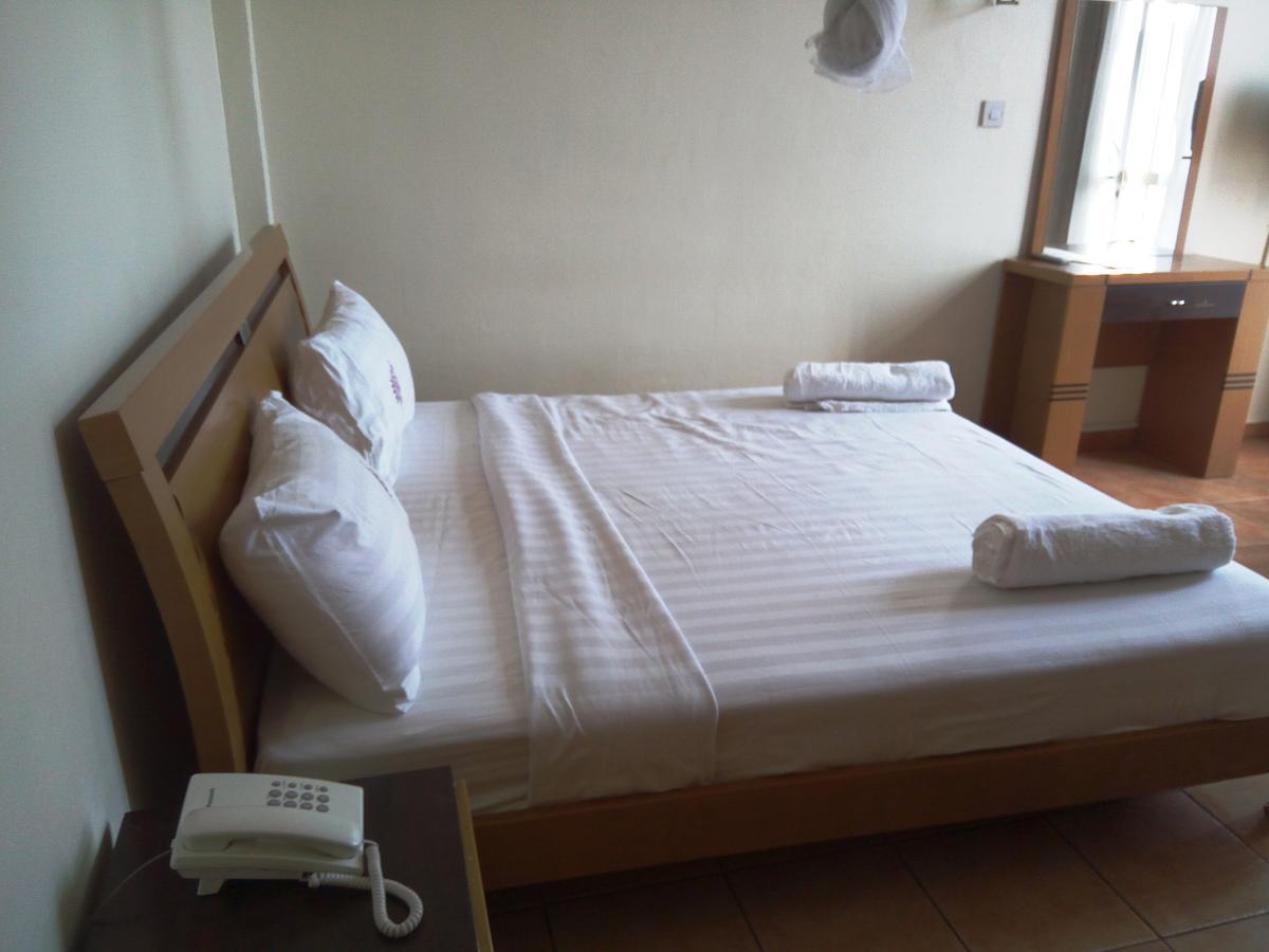 Aponye Hotel Kampala Ngoại thất bức ảnh