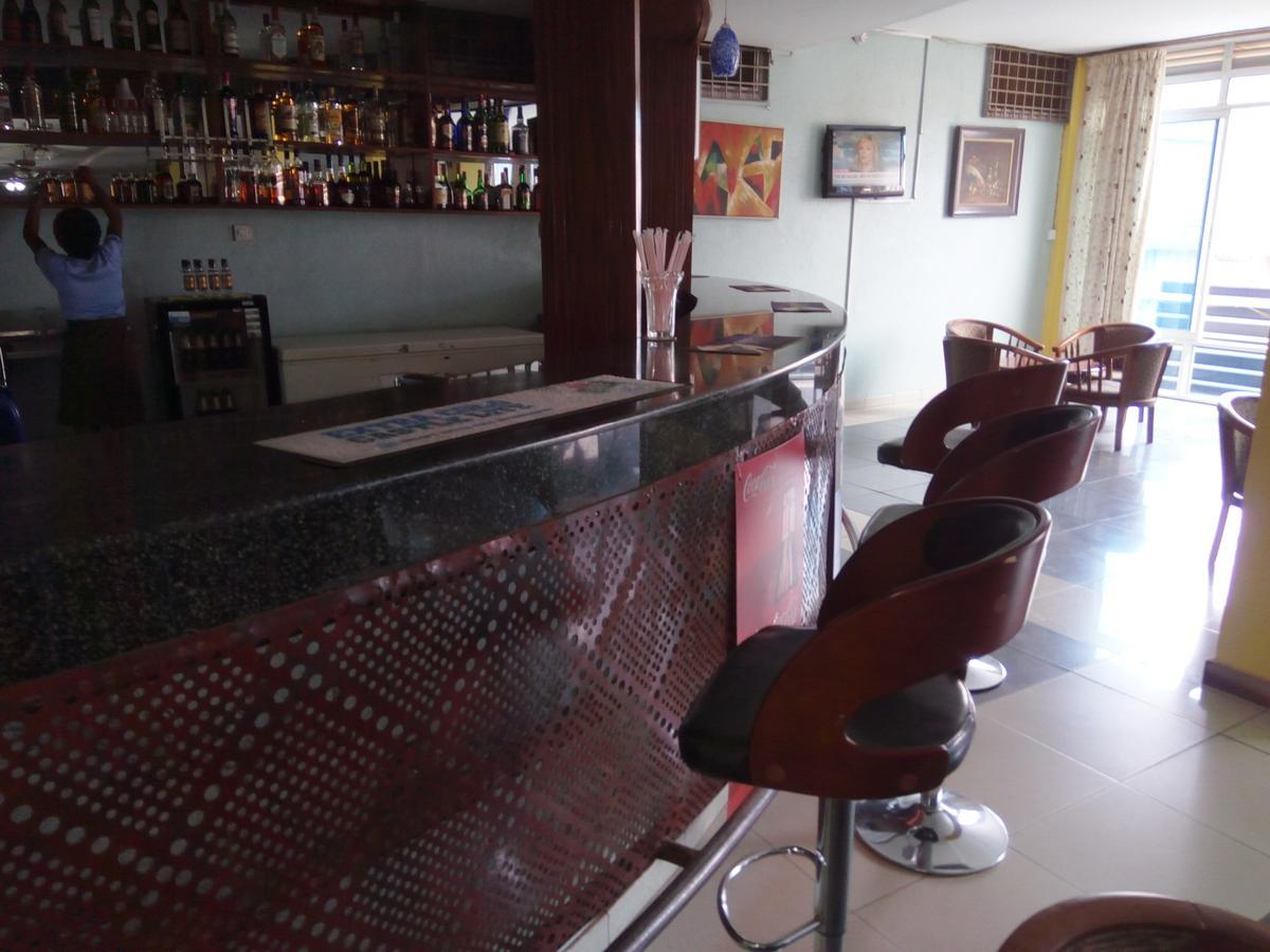 Aponye Hotel Kampala Ngoại thất bức ảnh
