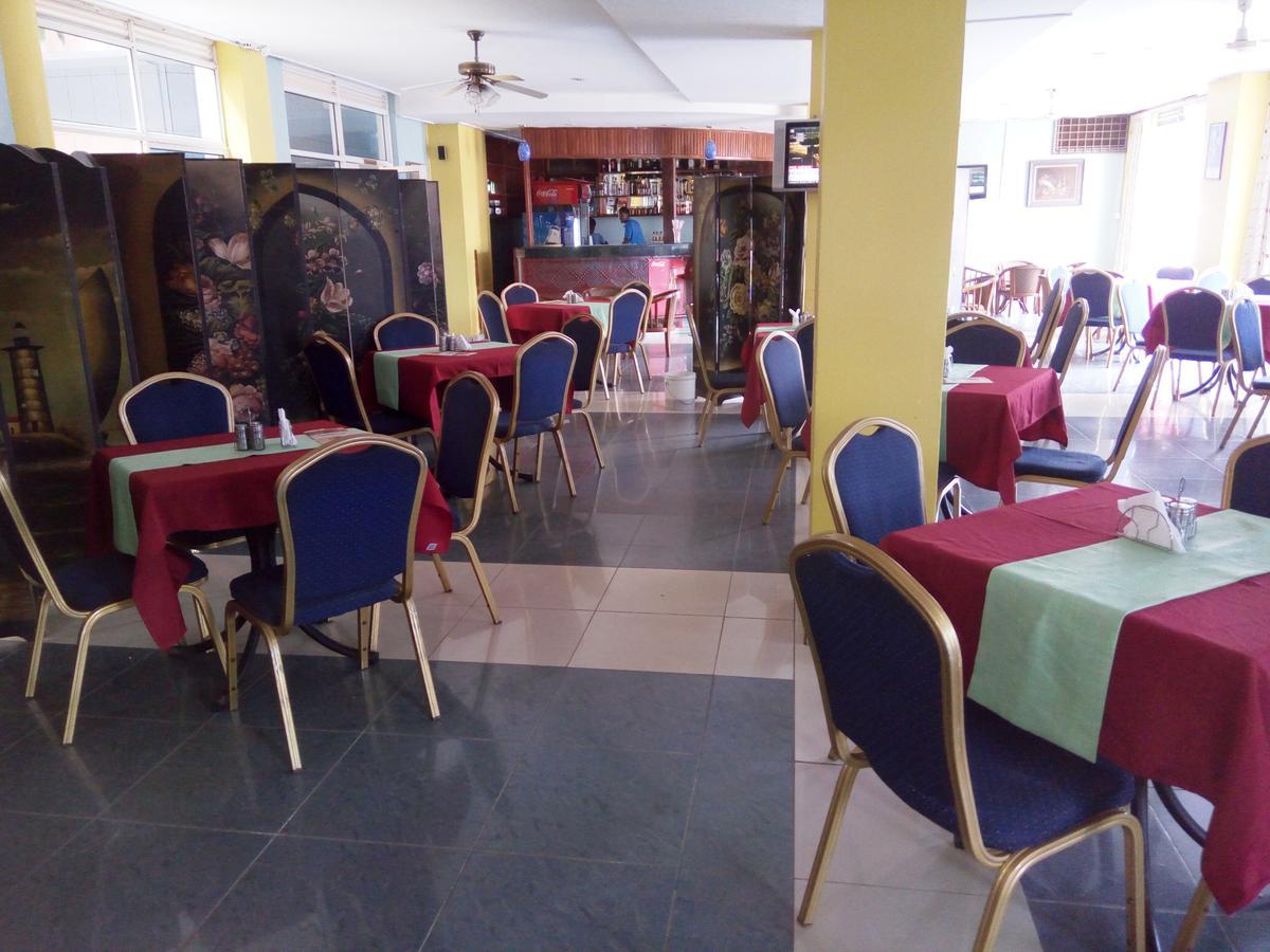 Aponye Hotel Kampala Ngoại thất bức ảnh