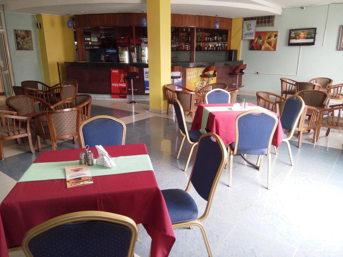 Aponye Hotel Kampala Ngoại thất bức ảnh