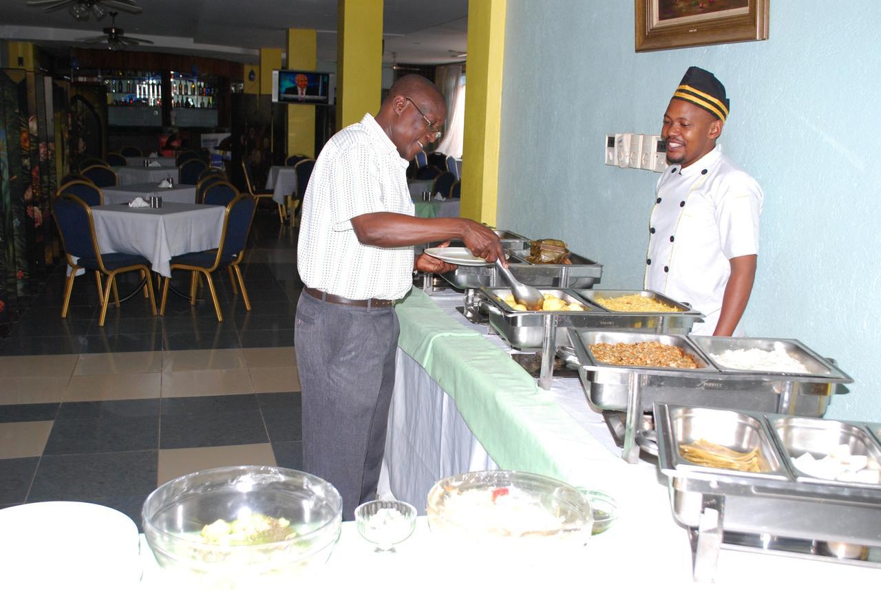 Aponye Hotel Kampala Ngoại thất bức ảnh