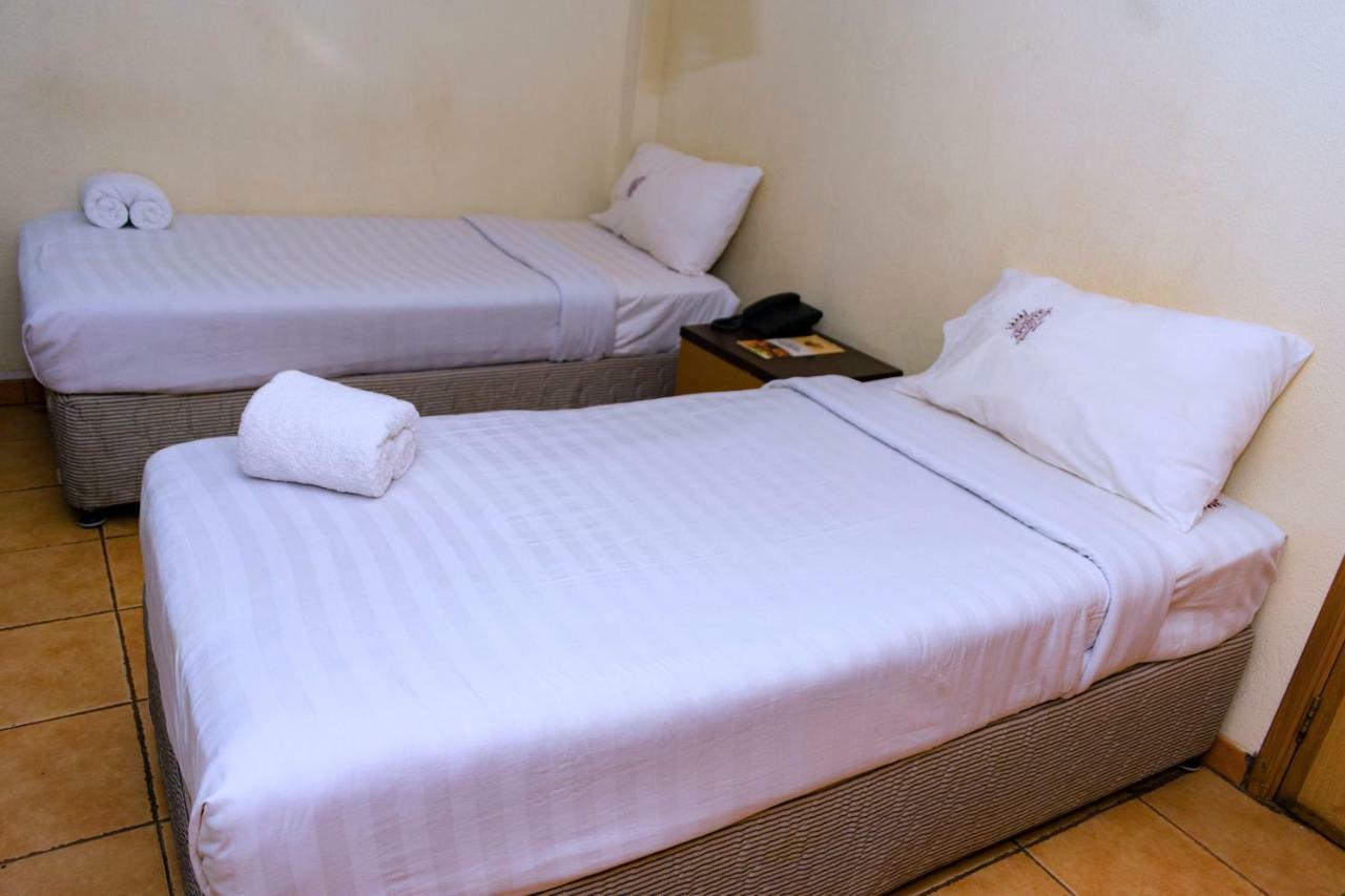 Aponye Hotel Kampala Ngoại thất bức ảnh