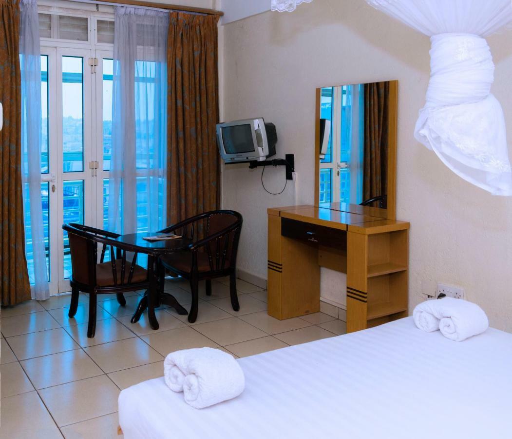 Aponye Hotel Kampala Ngoại thất bức ảnh