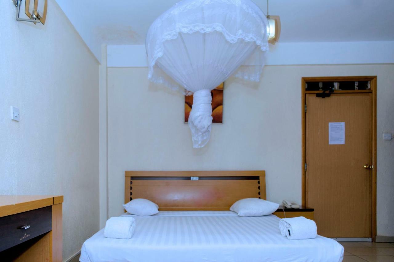 Aponye Hotel Kampala Ngoại thất bức ảnh