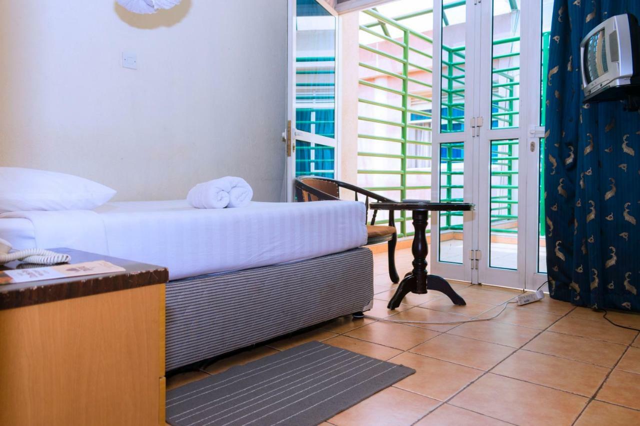Aponye Hotel Kampala Ngoại thất bức ảnh